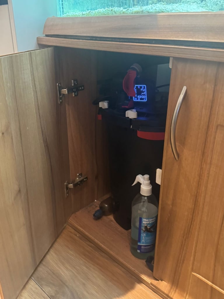 5FT FULLY LOADED FISH TANK FOR SALE (BARGAIN)