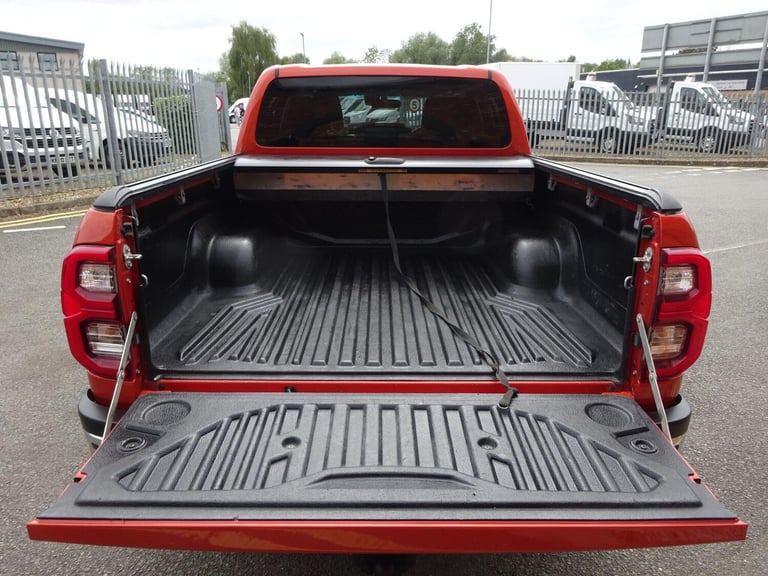 2021 Toyota Hilux 2.8 D-4D Invincible Auto 4WD Euro 6 (s/s) 4dr PICK UP Diesel Automatic