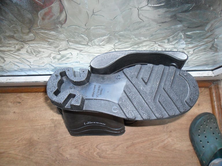Wellington safety boots size 9 NEW