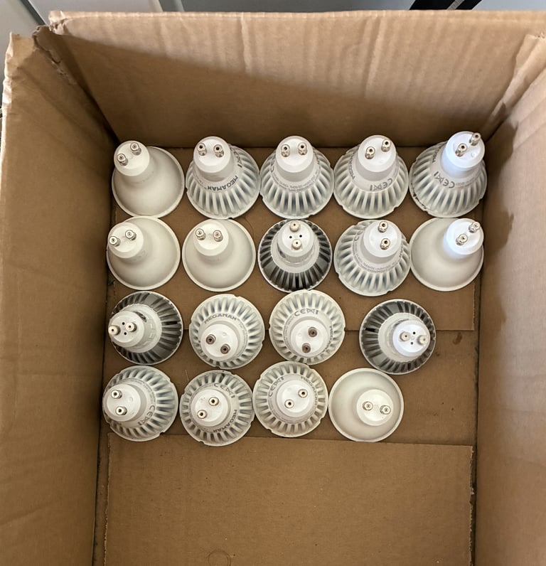 image for 18 GU10 various 6500k LED bulbs - used, good condition
