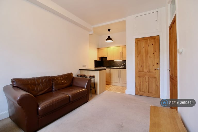 1 bedroom flat in Dalgety Street, Edinburgh, EH7 (1 bed) (#2652864)