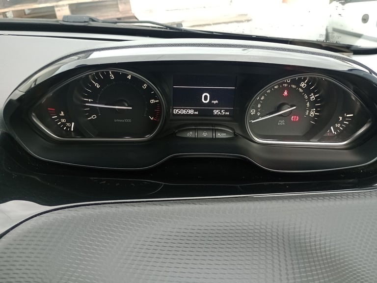 Peugeot, 2008, Hatchback, 2017, Manual, 1199 (cc), 5 doors