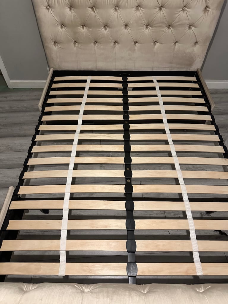 Solid Wescott ottoman bed 