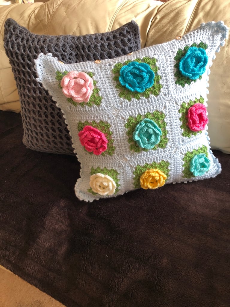 Handmade Crochet Blanket 155x155cm with 2 Free Cushion Covers – Beautiful Gift Set