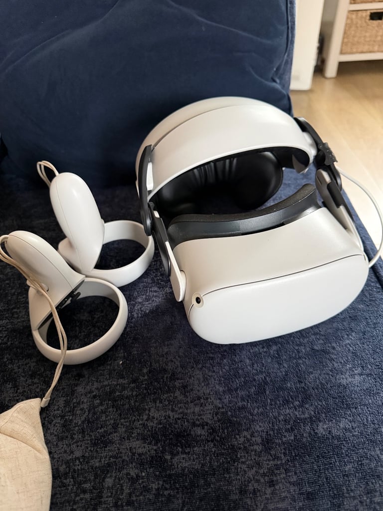 image for Oculus Quest 2 with battery pack 