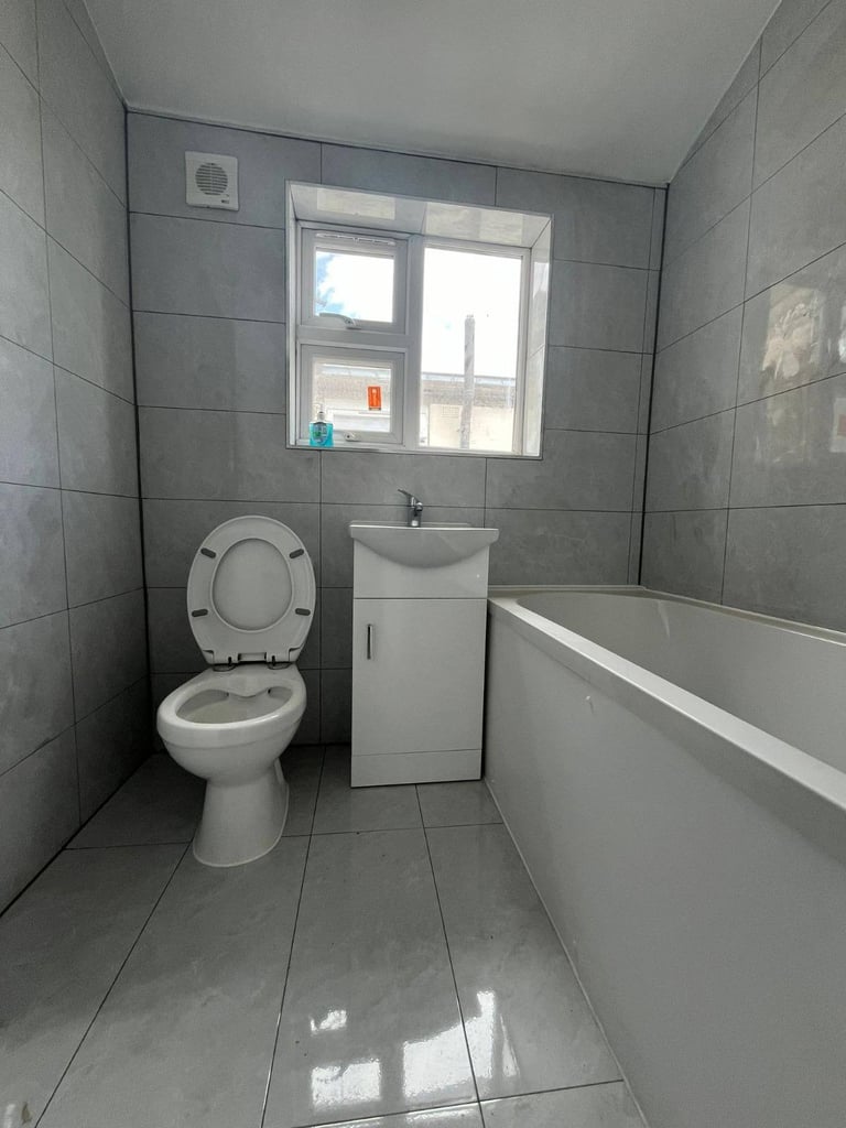 Room to Let  (Females Only)–South Esk Road  E7 8HD,Rent is £600.00 pcm 