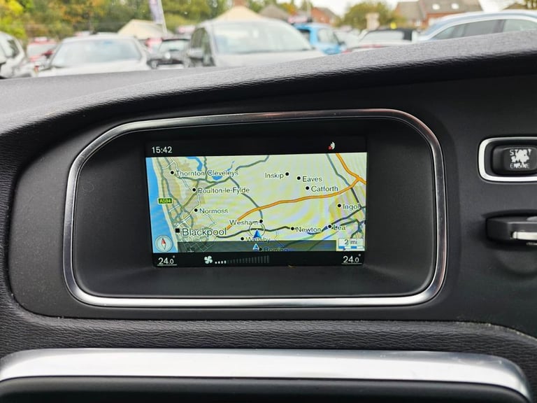 2014 Volvo V40 Cross Country 1.6 D2 Lux Nav Hatchback 5dr Diesel Powershift Euro 5 (s/s) (115 ps)...
