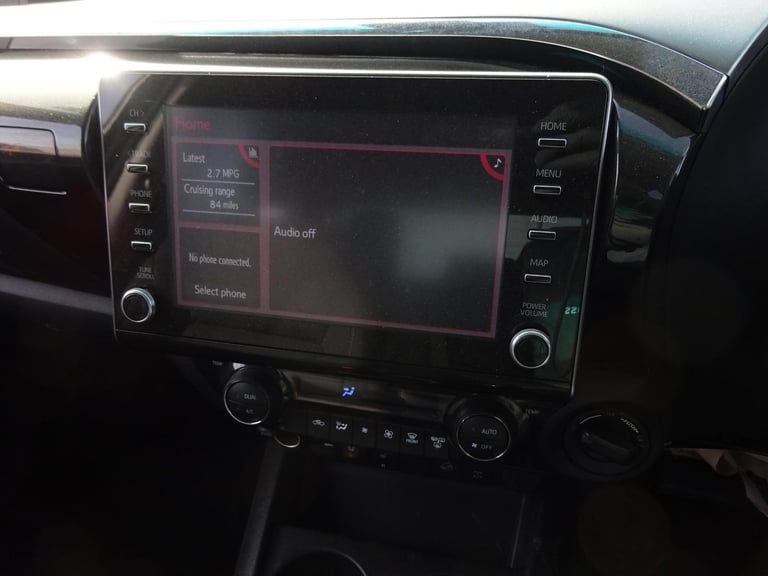 2024 73 REG TOYOTA HILUX INVINCIBLE D-4D 4WD DIESEL AUTO DAMAGED SALVAGE