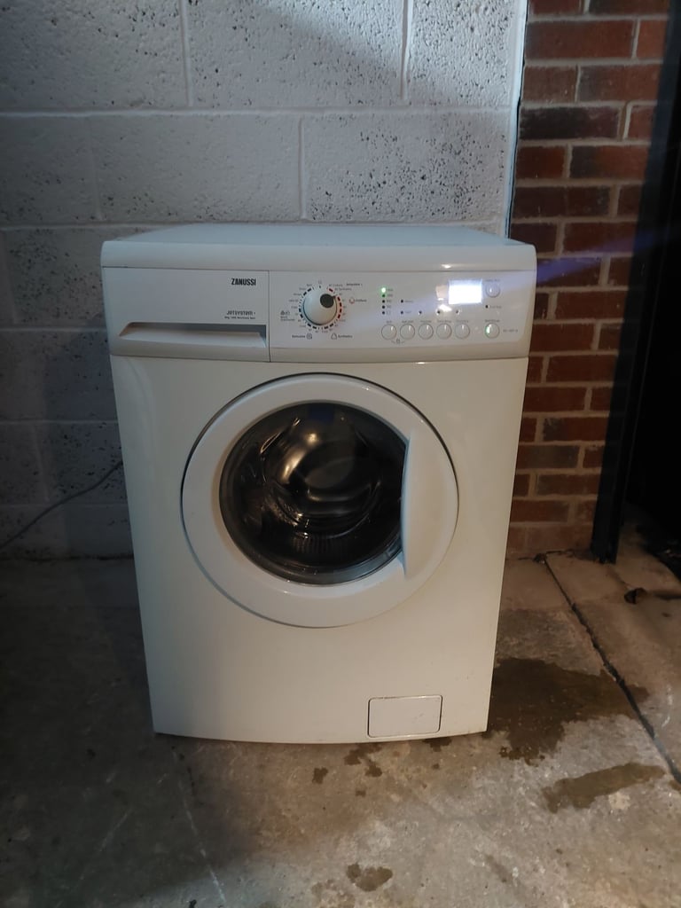 ZANUSSIE 8KG Washing Machine