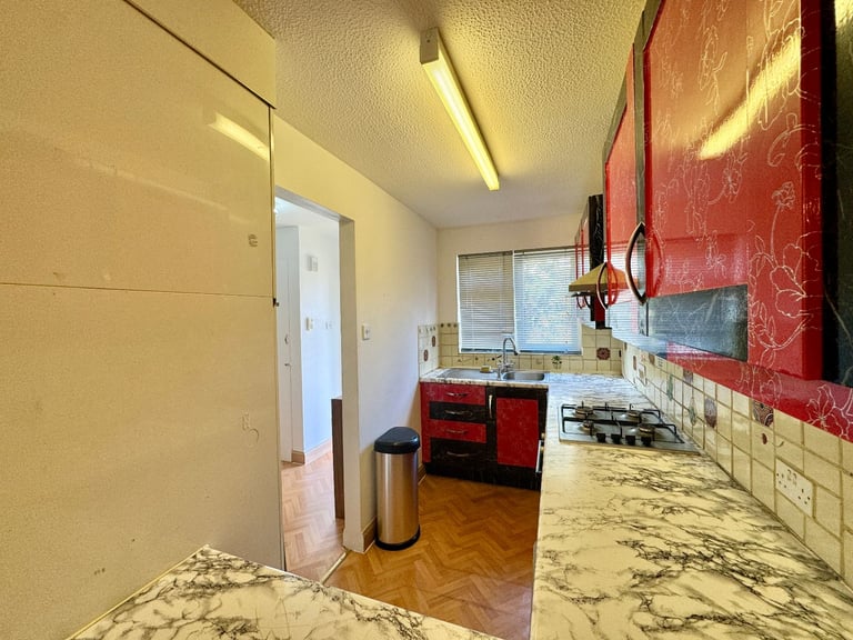 2 bedroom HOUSE not a Flat for rent - Lapponum Walk, Hayes, UB4