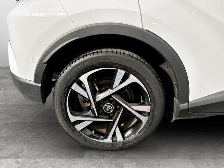 2022 Toyota C-HR VVT-h Design SUV HYBRID Automatic