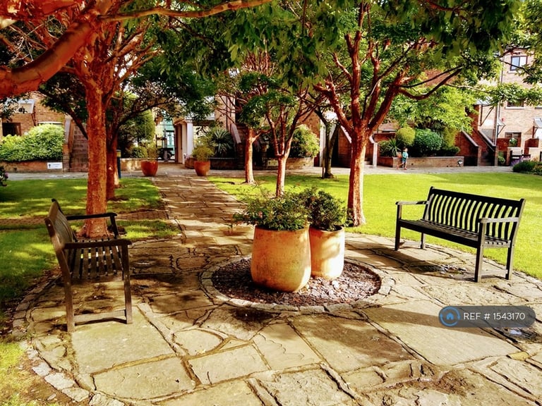 2 bedroom flat in Prospect Place, London, E1W (2 bed) (#1543170)