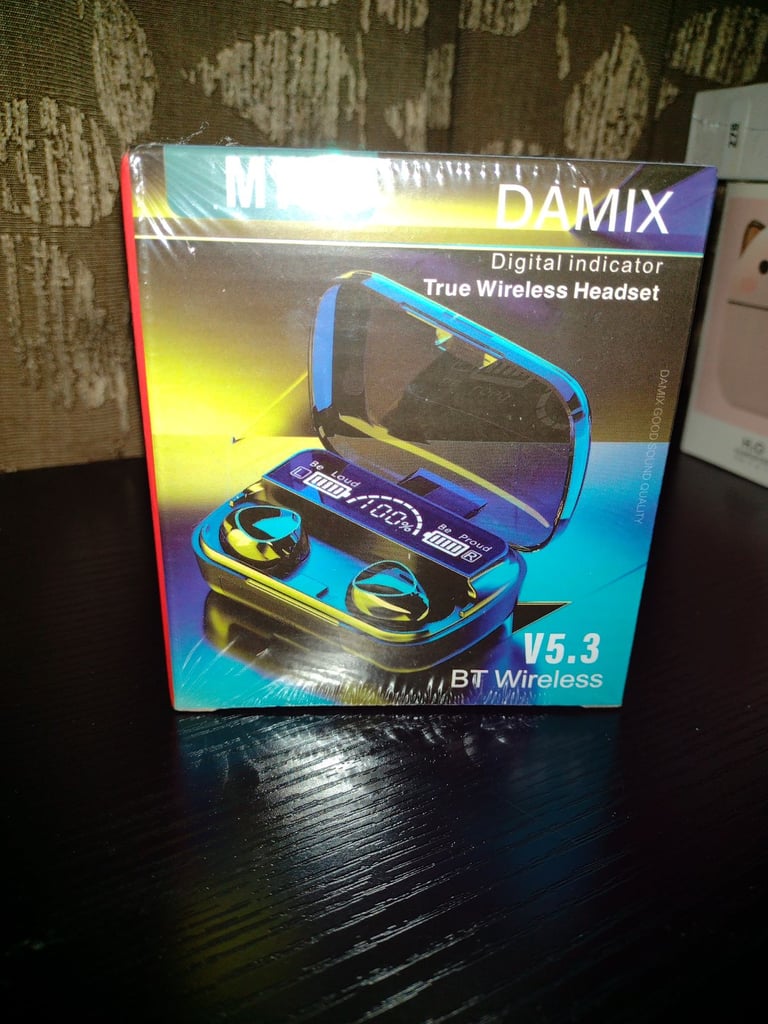 Plug in wireless earphones 