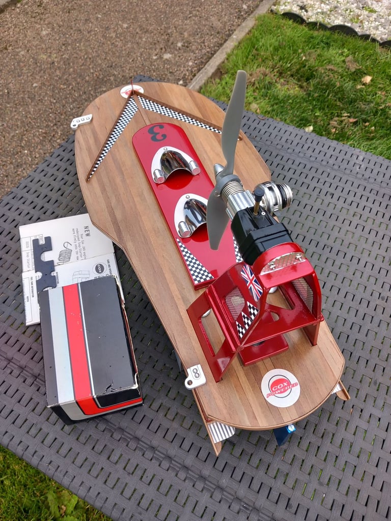 Model Boat. Cox Powered Hydroplane Vintage USA 