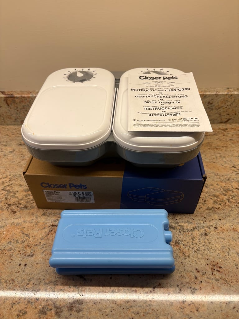 Automatic pet feeder