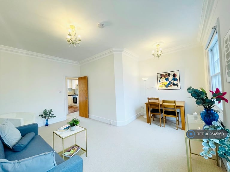 1 bedroom flat in Danbury Street, London, N1 (1 bed) (#2645160)