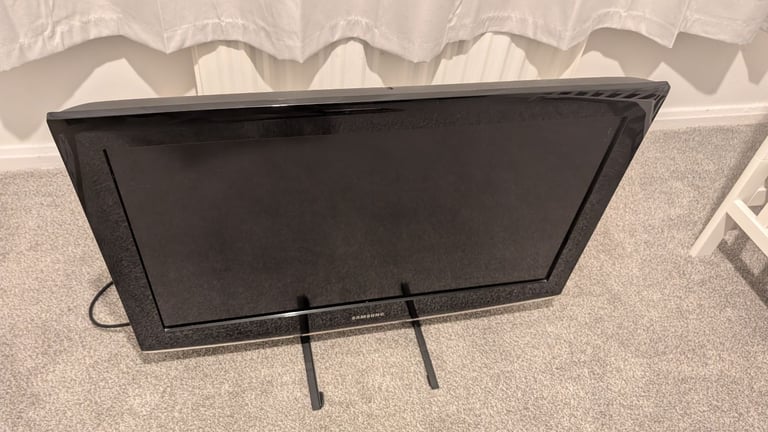image for 32 inch Samsung TV 