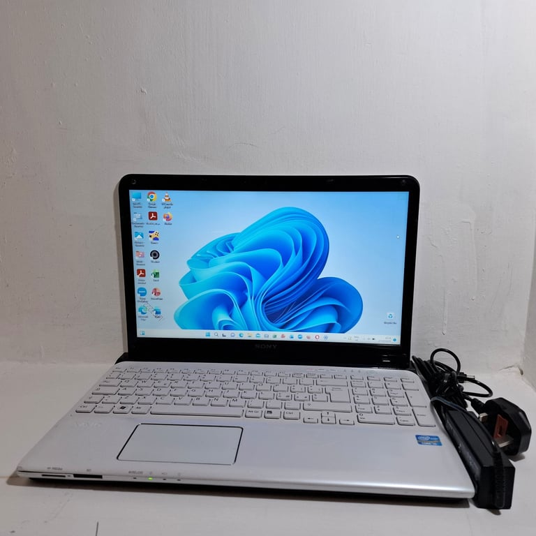 image for Sony Vaio SVE151J13M 15.6 Inc Intel-Core i5 CPU Win 11 Prof. with Activated 2024 Office 356 Laptop.