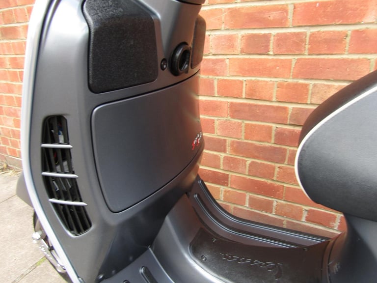 Piaggio Vespa GTS 300 * ONE KEEPER FROM NEW * 9850  MILES* MAT GREY * 