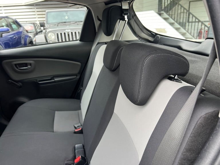  Toyota Yaris 1.5 Hybrid Icon 5dr CVT - FTSH - REAR CAMERA -  AIR CON Petrol/Ele