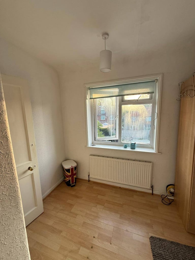 Room to rent in Morden