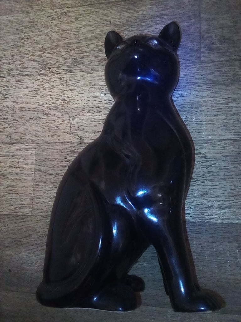 1920s??    Porcelain.   Cat