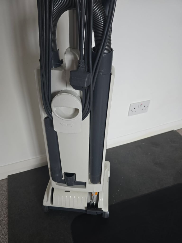 White Sebo Automatic X 1.1 Eco upright vacuum cleaner excellent working condition 
