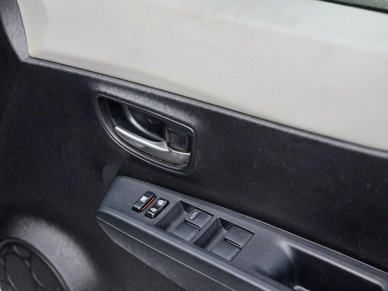 2013 Toyota Yaris 1.33 Dual VVT-i T Spirit Euro 5 5dr HATCHBACK Petrol Manual