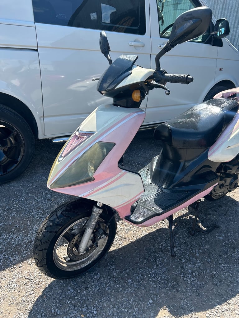 Znen, 50 cc moped 2007 10mths mot learner legal scooter