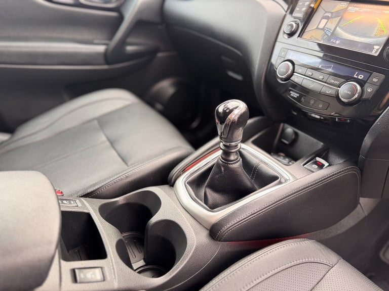 2015 Nissan Qashqai 1.6 dCi Tekna 5dr 4WD HATCHBACK Diesel Manual