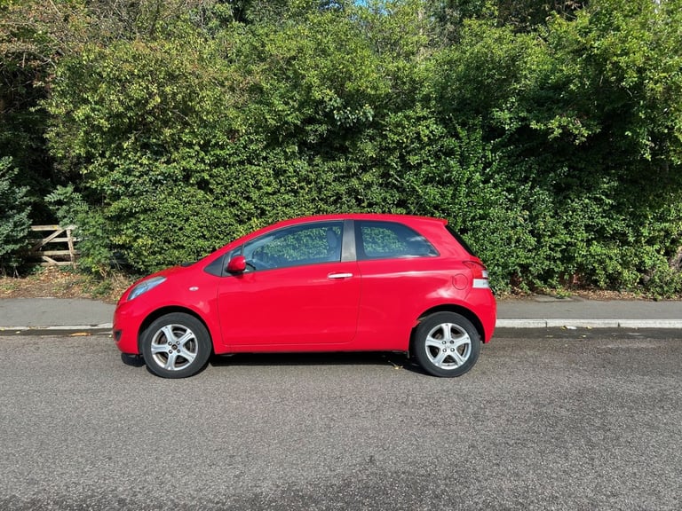 TOYOTA YARIS 1.0cc 2010 £35 A YEAR ROAD TAX !! DRIVES WITH NO FAULTS !! LONG MOT !! VGC !!
