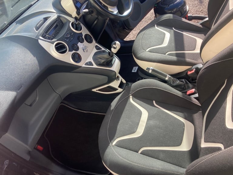 Ford KA 1.2 Hatchback, zetec BLACK edn. 2016 long mot, cheap insurance top spec