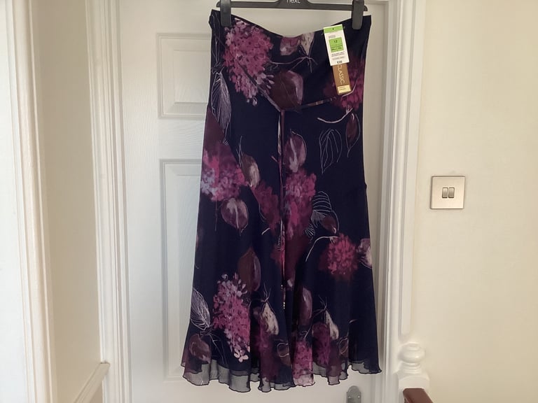 New M&S skirt size 12