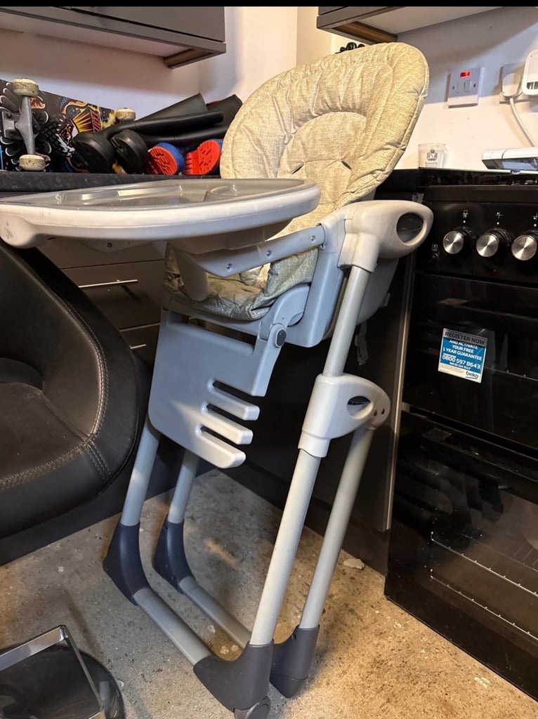 image for High chair with tray - Free 