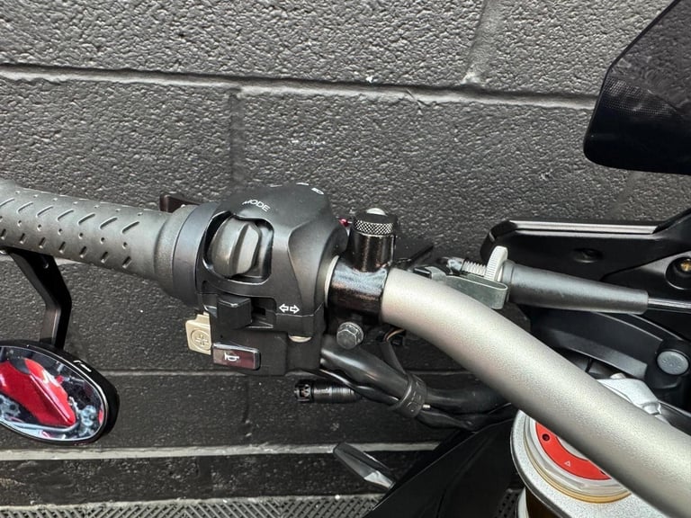 2011 Aprilia Tuono 1000 V4 1000 V4 R APRC Petrol Manual (165 bhp)