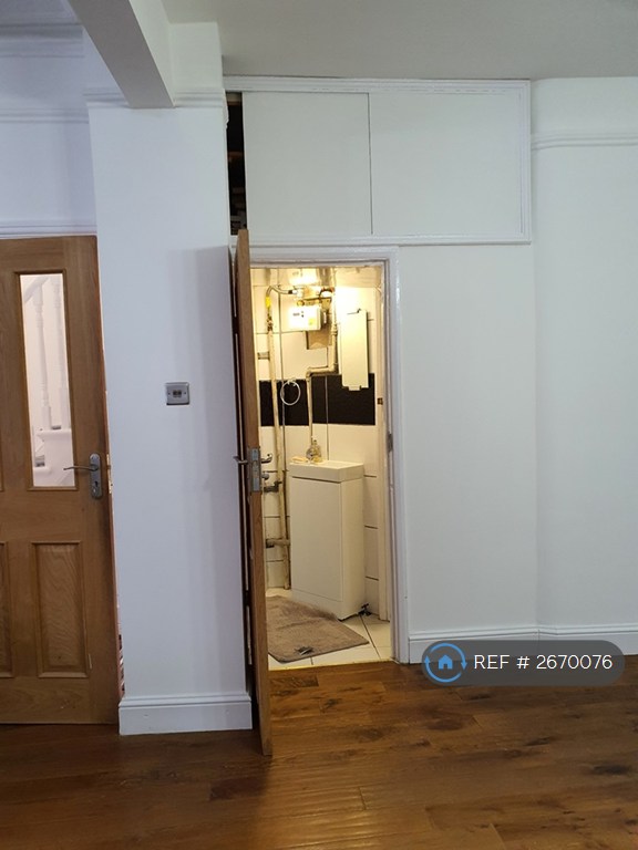 3 bedroom house in Goodall Road, London, E11 (3 bed) (#2670076)
