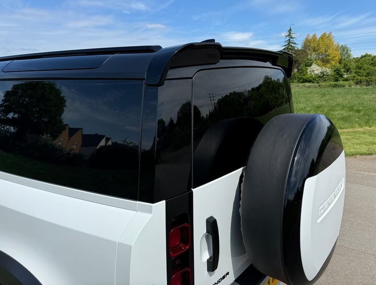 2023 Land Rover Defender 90 3.0 D250 MHEV Hard Top Fuji White - 14,825 Miles 