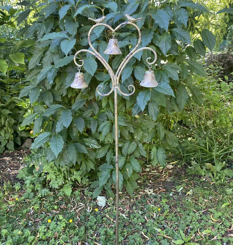 ❤️🐦‍⬛🔔 Heart Bird Bell £20 & Robin garden Stake £15 each