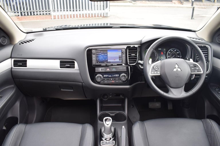 2015 Mitsubishi Outlander 2.0h 12kWh GX4hs CVT 4WD Euro 5 (s/s) 5dr ESTATE Petrol/Electric Hybrid...