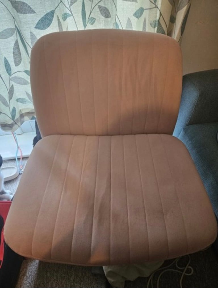 image for Cross-legged office chair (Pink)