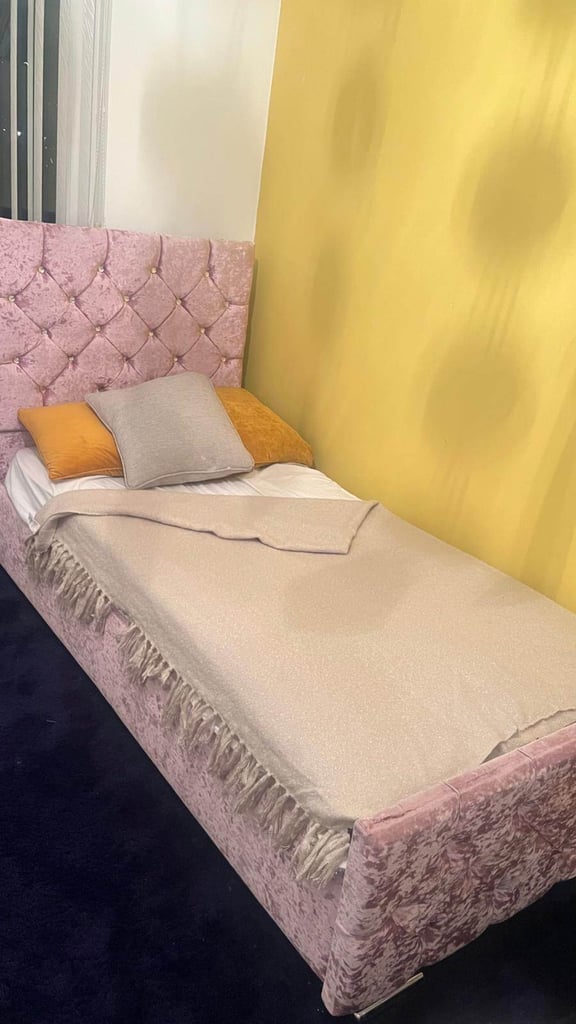 image for Single bed + matress