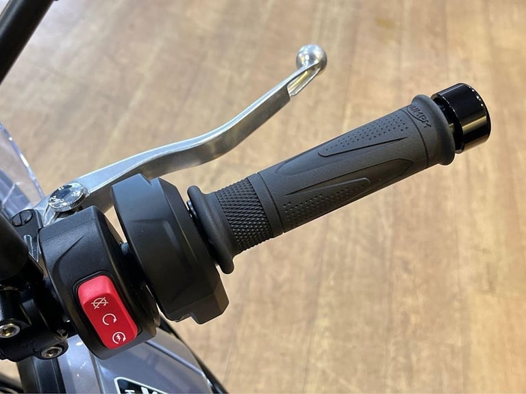 2025 Triumph Tiger 800 Sport PREMIUM Petrol black 6 Speed