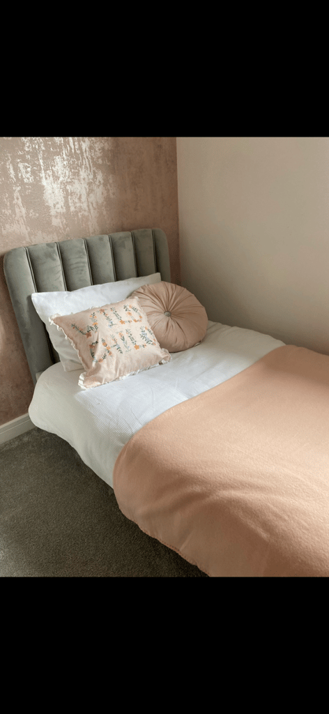 Toddler bed 
