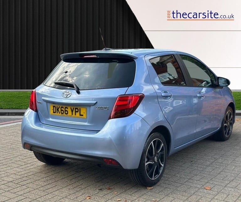 2016 Toyota Yaris 1.33 Dual VVT-i Design Multidrive S Euro 6 5dr HATCHBACK Petrol Automatic