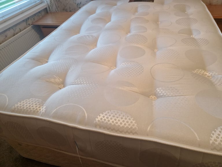 Doubledivan bed complete