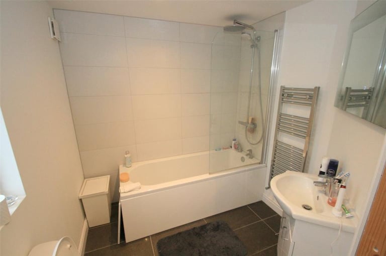🎉🎉 Spacious and bright room for rent - ILFORD!!🎉🎉