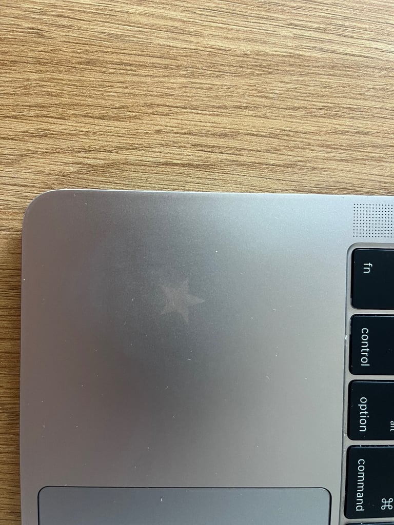 Apple MacBook Pro Retina 13.3" 2016 - 512GB SSD 16GB Ram - 3.3GHz Core i7 - Grey