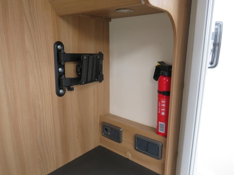 Bailey Autograph Approach 75/2 4 Berth Fixed Bed