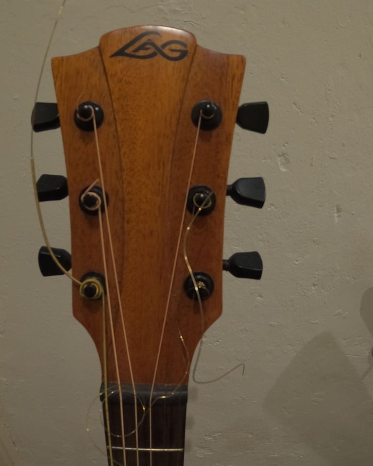 LAG Tramontine Deadnaught Acoustic Guitar + Gator Hard Case