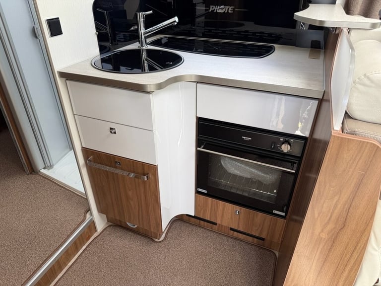 2016 PILOTE SENSATION G740 CAMPER VAN 2.3 5 BERTH 5 SEATS MOTORHOME Diesel Manual